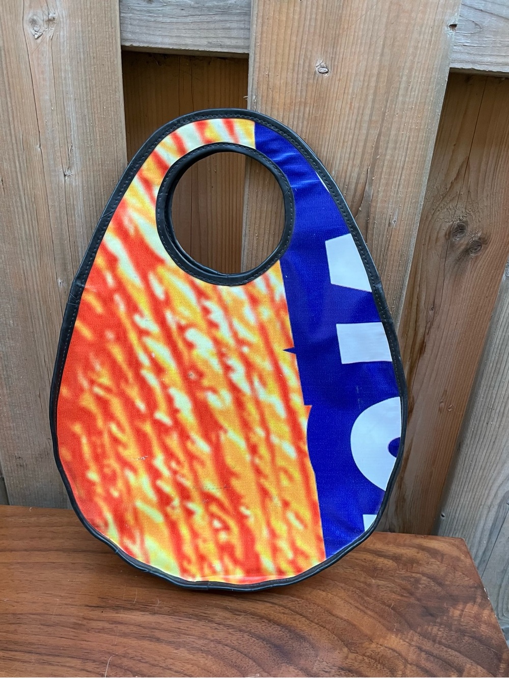 Ful Reciclado Graphic Cutout Handle Clutch